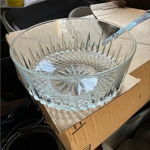 Elegant Clear Glass Serving Bowl